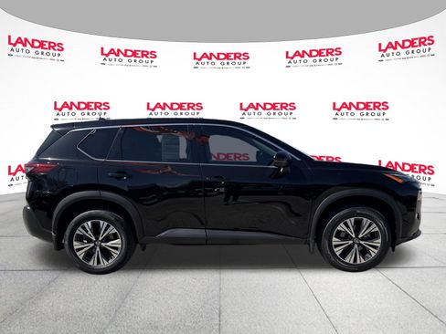 Used 2021 Nissan Rogue SV image 2