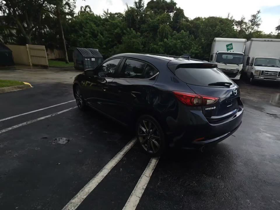 Used 2018 MAZDA MAZDA3 Touring FWD image 2
