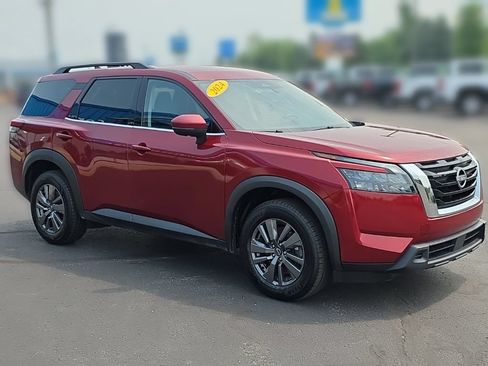 Used 2024 Nissan Pathfinder SV AWD/4WD image 4