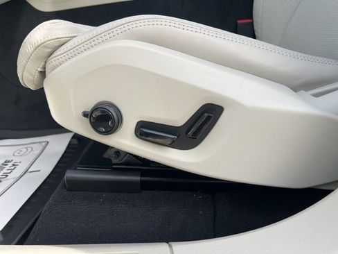 New 2026 Volvo XC60 B5 Ultra w/ Climate Package image 26