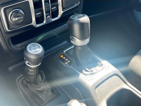 Used 2023 Jeep Wrangler Unlimited w/ Cold Weather Group image 17