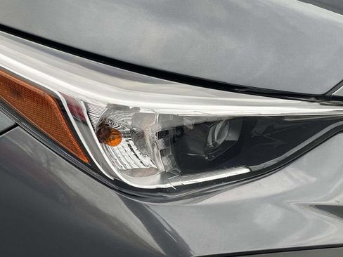 Used 2024 Subaru Crosstrek 2.0i Premium image 9