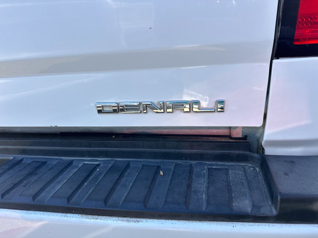 Used 2015 GMC Sierra 2500 Denali w/ Duramax Plus Package AWD/4WD image 5