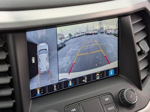 Used 2023 GMC Acadia SLT w/ Technology Package image 22