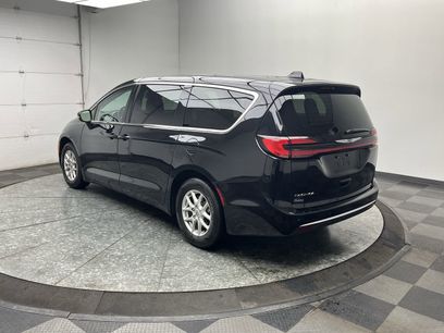 Used 2024 Chrysler Pacifica Touring-L
