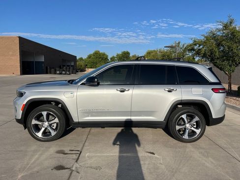 Used 2023 Jeep Grand Cherokee 4WD 4xe w/ Luxury Tech Group II image 8