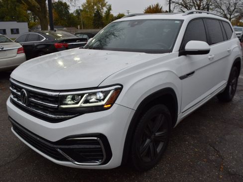Used 2022 Volkswagen Atlas SEL R-Line image 2