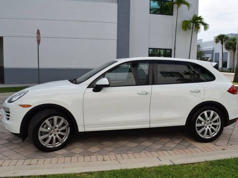 Used 2013 Porsche Cayenne Diesel AWD/4WD image 4