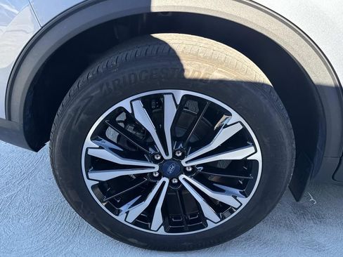 Certified 2022 Ford Escape SE w/ SE Sport Appearance Package image 7