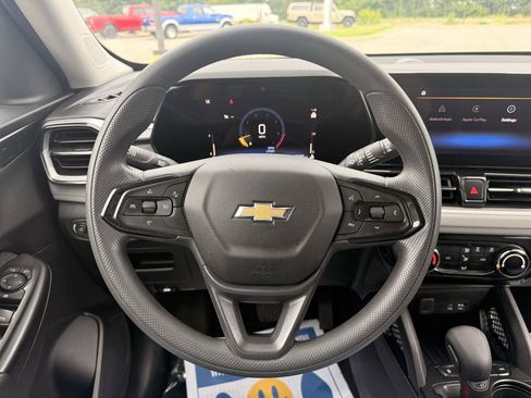 Used 2025 Chevrolet TrailBlazer LT AWD/4WD image 14