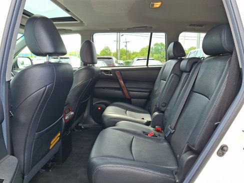 Used 2012 Toyota Highlander Limited w/ Tow Pkg AWD/4WD image 10