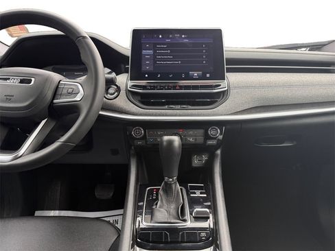 Certified 2024 Jeep Compass Latitude image 11