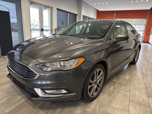 Used 2017 Ford Fusion SE w/ Equipment Group 201A image 7