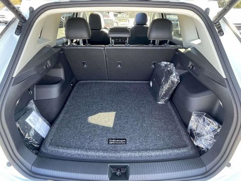 New 2026 Volkswagen Tiguan SE FWD image 8