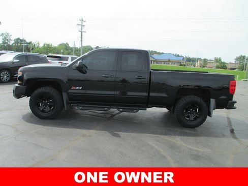 Used 2017 Chevrolet Silverado 1500 LT w/ Midnight Edition AWD/4WD image 10