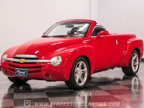 Used 2004 Chevrolet SSR w/ Preferred Equipment Group image 5