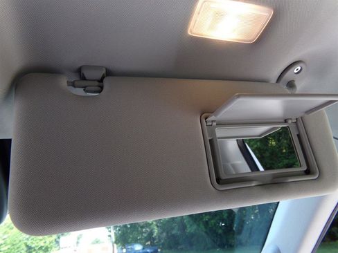 Used 2024 Toyota Highlander AWD image 46