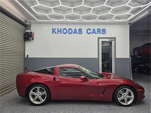 Used 2010 Chevrolet Corvette Coupe w/ Preferred Equipment Group RWD image 5