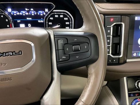 Used 2021 GMC Yukon Denali w/ Denali Premium Package AWD/4WD image 14