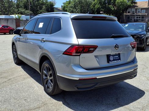 Certified 2024 Volkswagen Tiguan SE w/ Panoramic Sunroof Package FWD image 7
