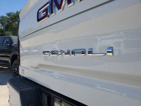 New 2026 GMC Sierra 2500 Denali w/ Denali Reserve Package AWD/4WD image 9