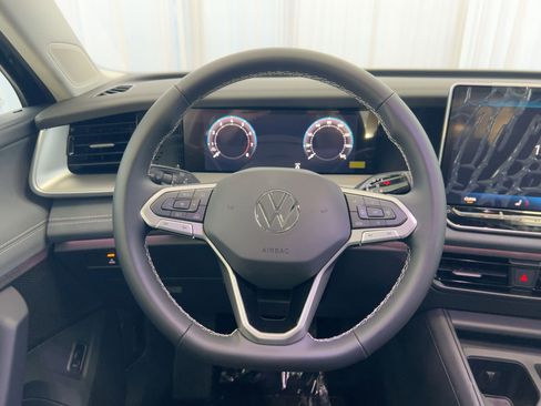 New 2026 Volkswagen Tiguan SE image 18