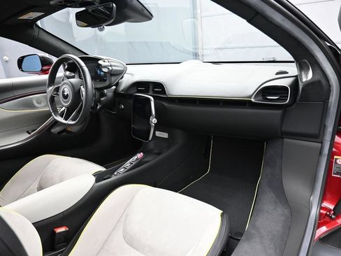 Used 2024 McLaren Artura RWD image 25