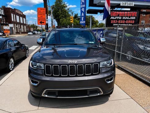 Used 2017 Jeep Grand Cherokee Limited AWD/4WD image 3