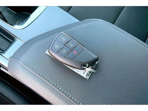 Used 2024 Chevrolet Equinox EV RS FWD image 33