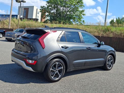 Used 2023 Kia Niro EX FWD image 6