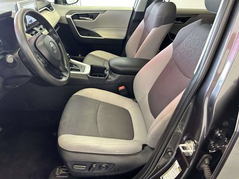 Used 2025 Toyota RAV4 XLE w/ Convenience Package FWD image 16