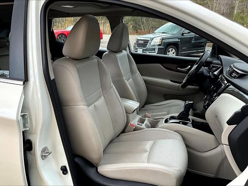 Used 2022 Nissan Rogue Sport SL w/ Premium Package image 8