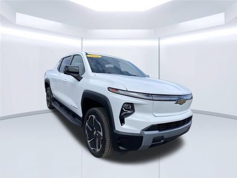 Used 2026 Chevrolet Silverado EV LT AWD/4WD image 2