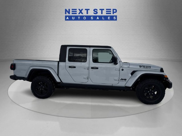 Used 2022 Jeep Gladiator Sport AWD/4WD image 9
