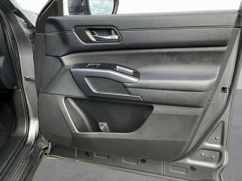 Used 2024 Nissan Pathfinder SL w/ SL Premium Package FWD image 31