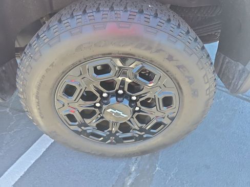Used 2024 Chevrolet Silverado 2500 LTZ w/ LTZ Convenience Package AWD/4WD image 34
