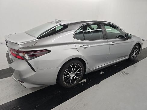 Used 2023 Toyota Camry SE w/ Cold Weather Package FWD image 4