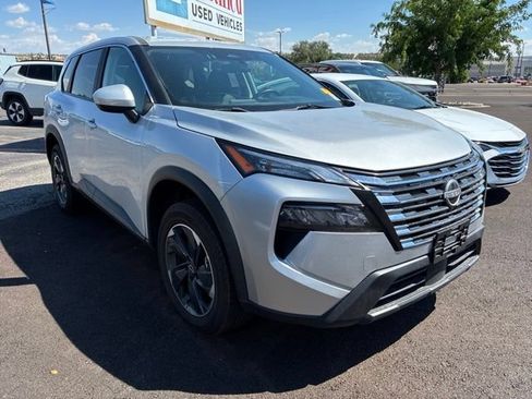 Used 2024 Nissan Rogue SV AWD/4WD image 3