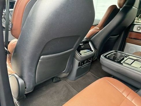 Used 2024 Lincoln Navigator L Reserve AWD/4WD image 36