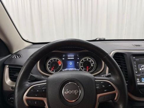 Used 2018 Jeep Cherokee Limited AWD/4WD image 6