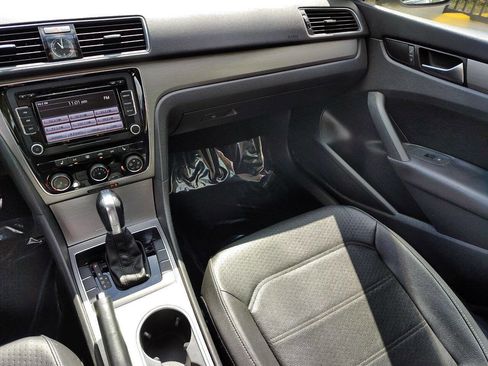 Used 2015 Volkswagen Passat TDI SE image 18