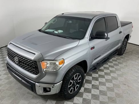 Used 2017 Toyota Tundra SR5 w/ SR5 Upgrade Package RWD image 2