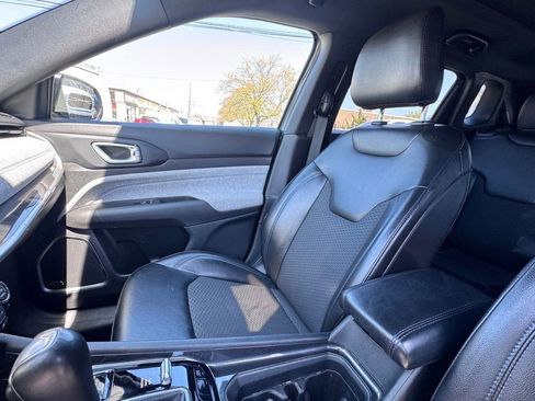 Used 2023 Jeep Compass Latitude w/ Sun and Sound Group AWD/4WD image 14