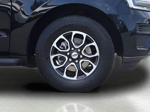 Certified 2023 Ford Expedition XLT RWD image 4