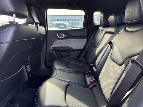 Used 2024 Jeep Compass Latitude image 11