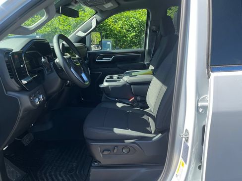New 2026 GMC Sierra 2500 SLE w/ SLE Value Package; AWD/4WD image 10
