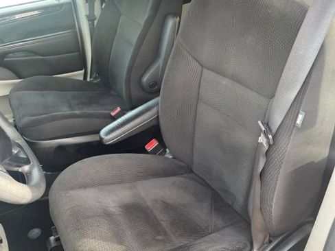 Used 2018 Dodge Grand Caravan SE image 11