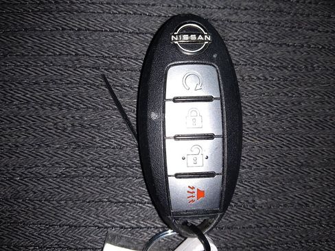 Used 2022 Nissan Rogue SV image 32