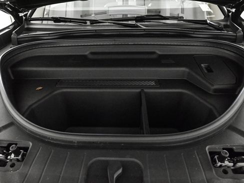 Certified 2025 Audi SQ6 e-tron Prestige w/ Black Optic Package image 24