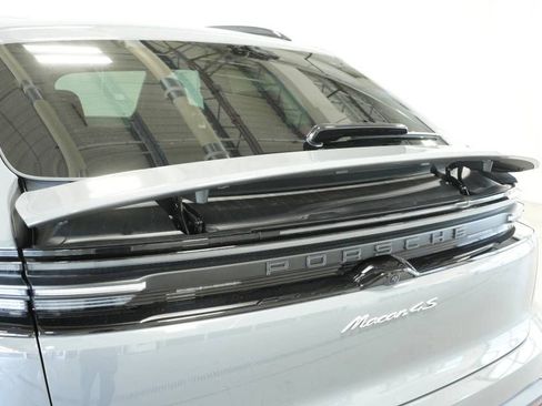 Certified 2025 Porsche Macan 4S Electric AWD/4WD image 44